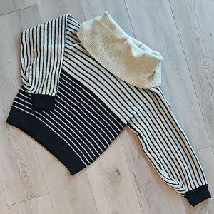 Gerard Martin Angora Lambswool Cowlneck Monochrome Striped Soft Cozy Sweater Med